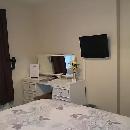 Moorland House 3*