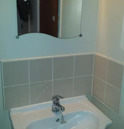 Moorland House בית הארחה 3*