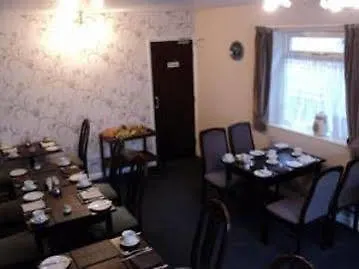 Moorland House בית הארחה 3*